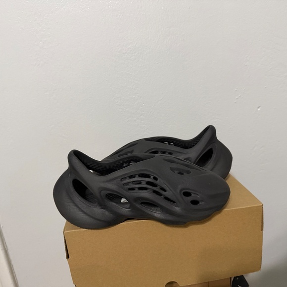 Yeezy Foam Runners - Picture 4 of 4